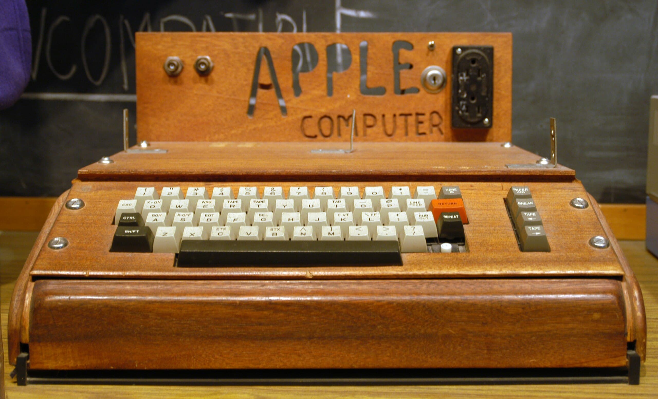 The Apple I did not include a stock case, so customers had to supply their own. Image from Wikipedia.